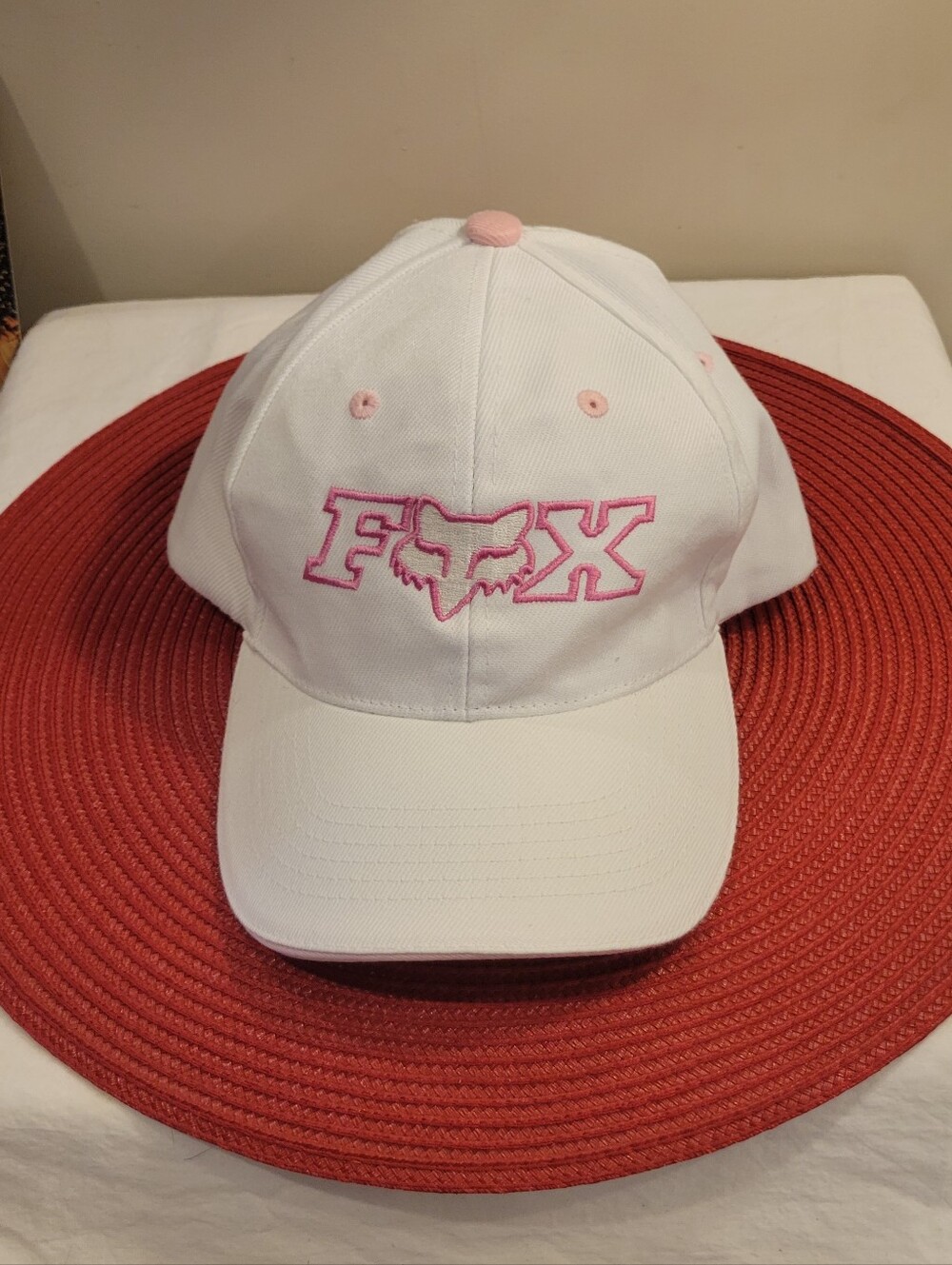 🐺EUC~Fox White Cap with Pink Logo